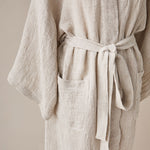 Carica l&#39;immagine nel visualizzatore di Gallery, Luxuriously Woven Honeycomb Linen Bathrobe in Cappuccino Color
