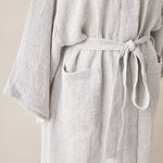 Carica l&#39;immagine nel visualizzatore di Gallery, Luxuriously Woven Honeycomb Linen Bathrobe in Stone Color
