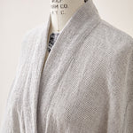 Carica l&#39;immagine nel visualizzatore di Gallery, Luxuriously Woven Honeycomb Linen Bathrobe in Stone Color
