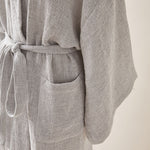 Carica l&#39;immagine nel visualizzatore di Gallery, Luxuriously Woven Honeycomb Linen Bathrobe in Stone Color
