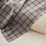 Carica l&#39;immagine nel visualizzatore di Gallery, Checked Cashmere Blanket
