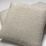 Carica l&#39;immagine nel visualizzatore di Gallery, Soft Crinkled Linen Cushion in Oat color
