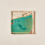 Carica l&#39;immagine nel visualizzatore di Gallery, Handmade Ceramic Squared Plate Glazed into Oat and Turquoise color
