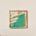 Carica l&#39;immagine nel visualizzatore di Gallery, Handmade Ceramic Squared Plate Glazed into Oat and Turquoise color
