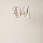 Carica l&#39;immagine nel visualizzatore di Gallery, Honeycombed Textured Linen Set of Guest Towels in Cappuccino color
