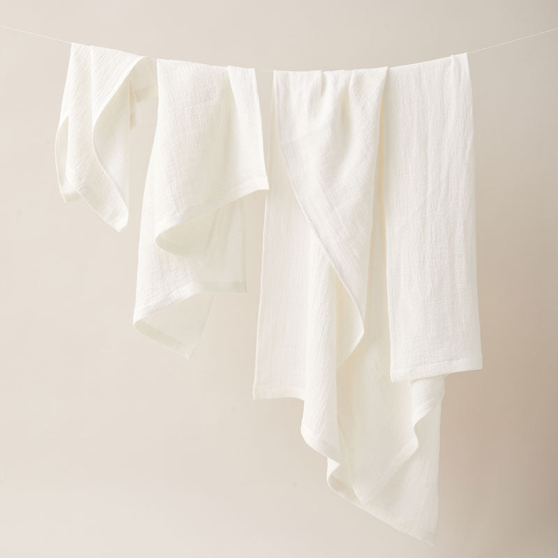 Honeycombed Textured Linen Bath Towel in Latte color